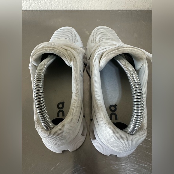 ON Running Shoes - Picture 7 of 10